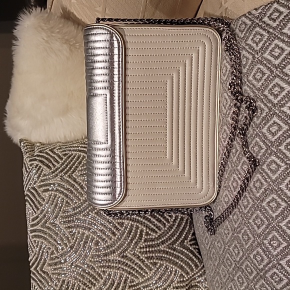 Tory Burch quilted leather shoulder bag - Picture 4 of 15